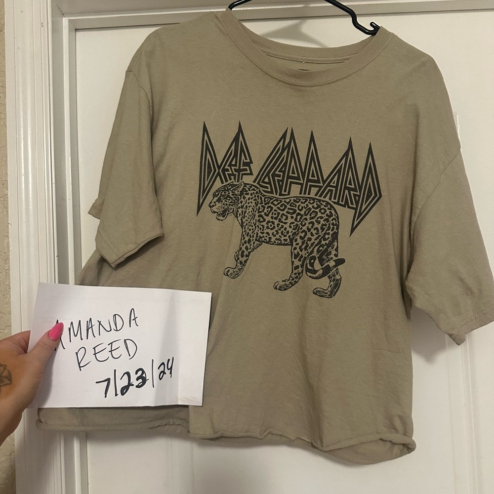Urban outfitters Def Leppard cropped tshirt size L